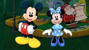Mickey and Minnie are preparing themselves for the New Year’s Eve party. Go shopping and buy all stuff necessary for this kind of party: firecrackers, sweets, snacks and […]